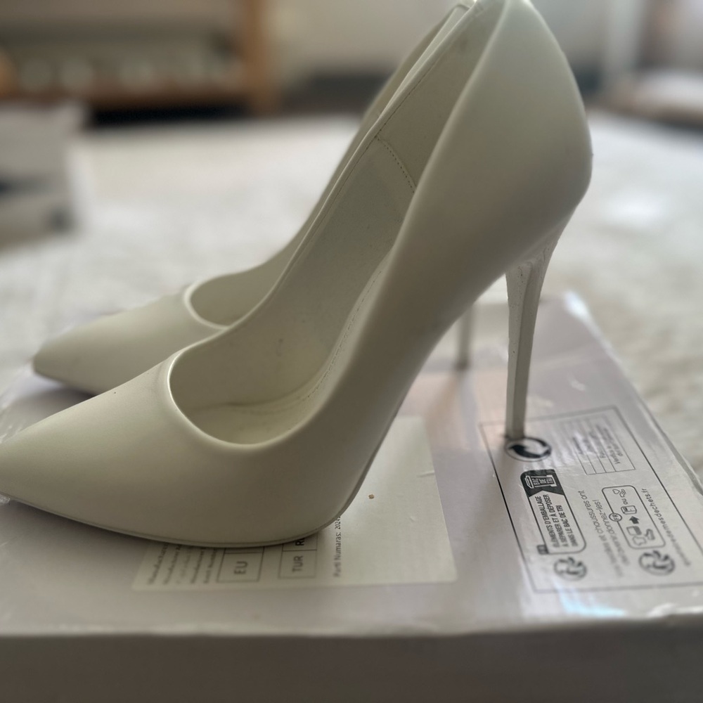 WORN ONCE, White Stiletto Heels